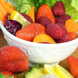 Лимонная вода натощак: мифы и реальная польза для пищеварения