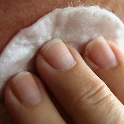 Кислотные пилинги в домашнем уходе: AHA и BHA кислоты