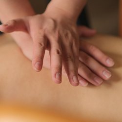 Психосоматика стресса: как эмоциональное напряжение бьет по телу