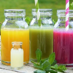 Лимонная вода натощак: мифы и реальная польза для пищеварения